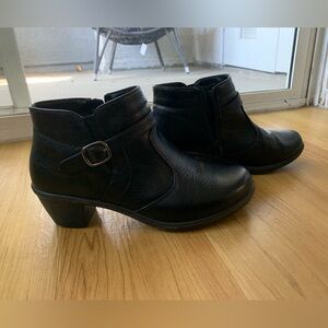 Easy Street black booties. Size 8WW